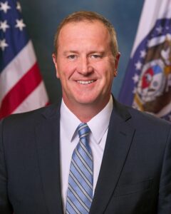 Sen._Eric_Schmitt,_official_portrait,_118th_Congress-1